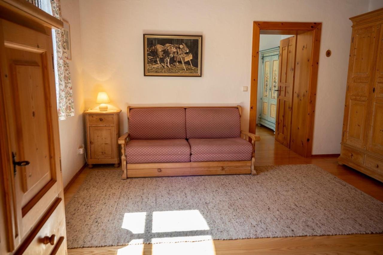 Landhauswohnung Mit Wildromantischem Garten Apartamento
