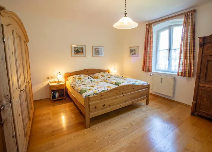 Landhauswohnung mit wildromantischem Garten
