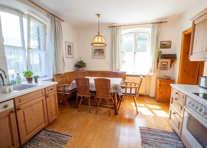 Landhauswohnung mit wildromantischem Garten
