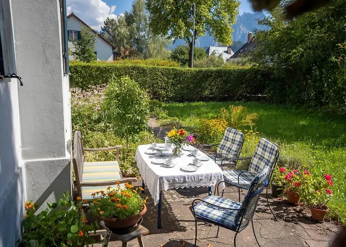 Landhauswohnung mit wildromantischem Garten